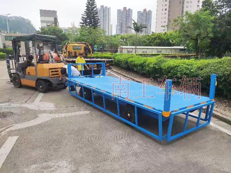 2吨下翻护栏牵引工业米兰（中国） 全挂式工具底盘拖车