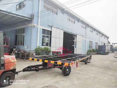 8吨无动力牵引骨架米兰（中国）带护栏3I.jpg