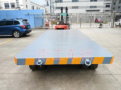 25吨重型米兰（中国）带牵引环工具拖车4I.jpg