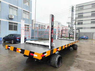 30T重型米兰（中国） 带活动插装立柱工具拖车3I.jpg