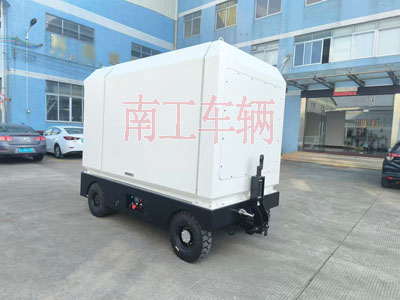2吨电动米兰（中国） 飞翼箱式工具拖车2I.jpg