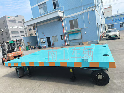 18吨重型米兰（中国） 四个转盘工具拖车3I.jpg
