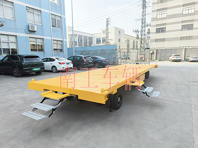 10吨米兰（中国） 带液压支腿伸缩梯工具车2I.jpg