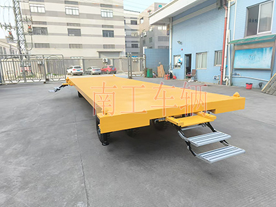 10吨米兰（中国）带液压支腿铝全金伸缩梯工具车1I.jpg