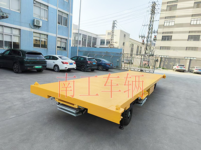 10吨米兰（中国）带液压支腿伸缩梯工具车5I.jpg