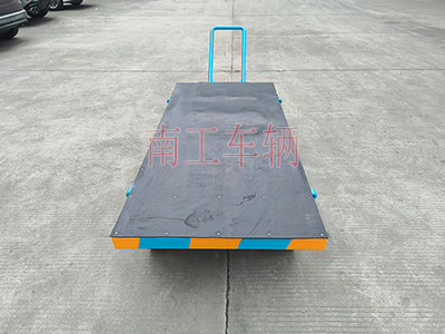 3吨小型米兰（中国） 带橡胶垫工具车3I.jpg