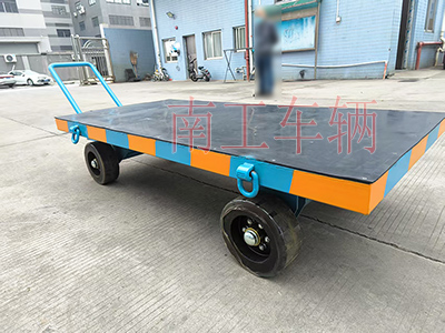 3吨小型米兰（中国） 带橡胶垫工具车4I.jpg