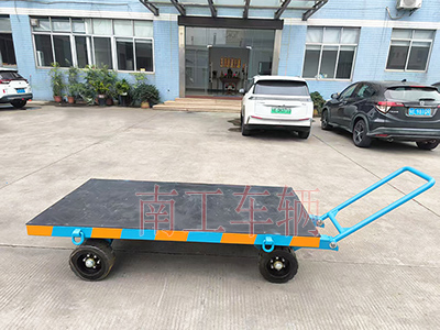 3吨小型米兰（中国） 带橡胶垫工具车2I.jpg